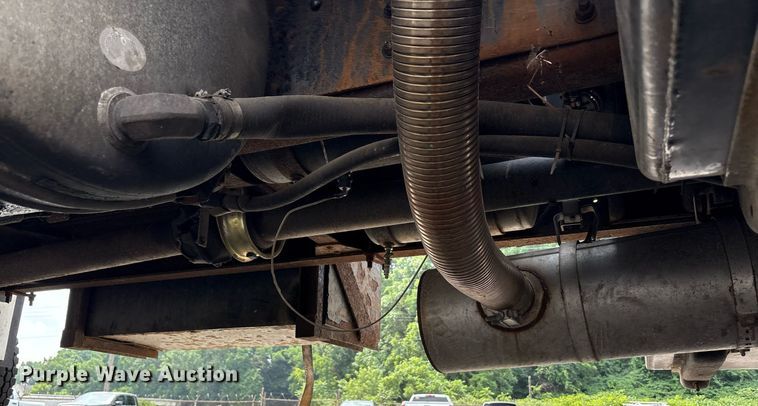 image for item EC4355 2000 GMC C8500 crane truck