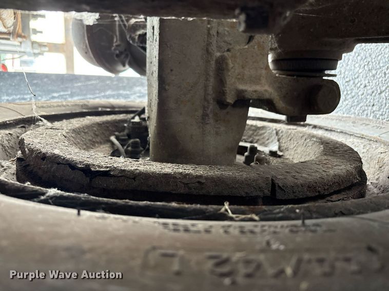 image for item EC4355 2000 GMC C8500 crane truck