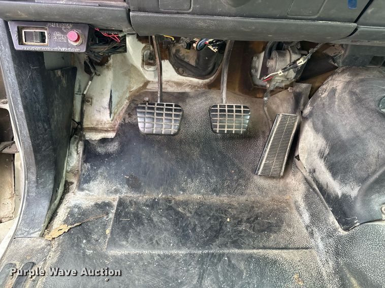 image for item EC4355 2000 GMC C8500 crane truck