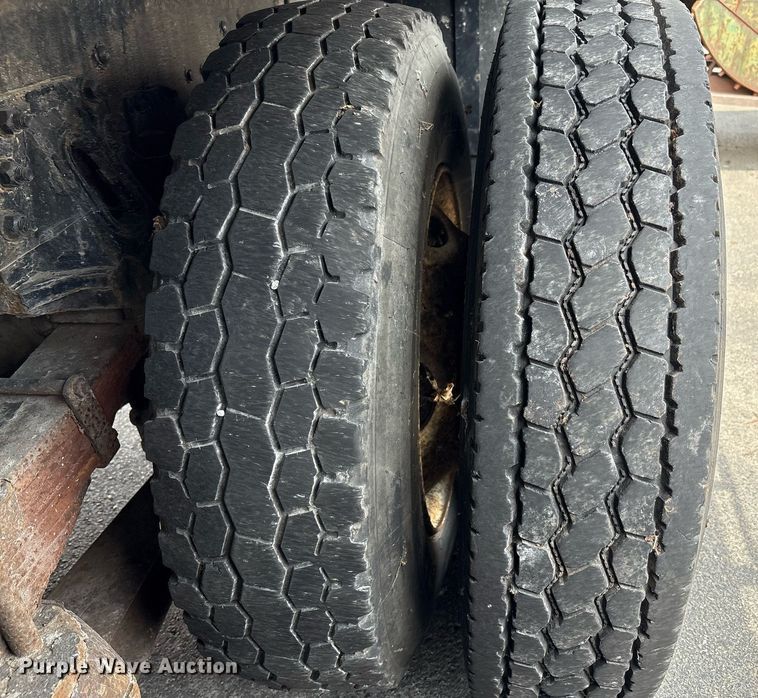 image for item EC4355 2000 GMC C8500 crane truck