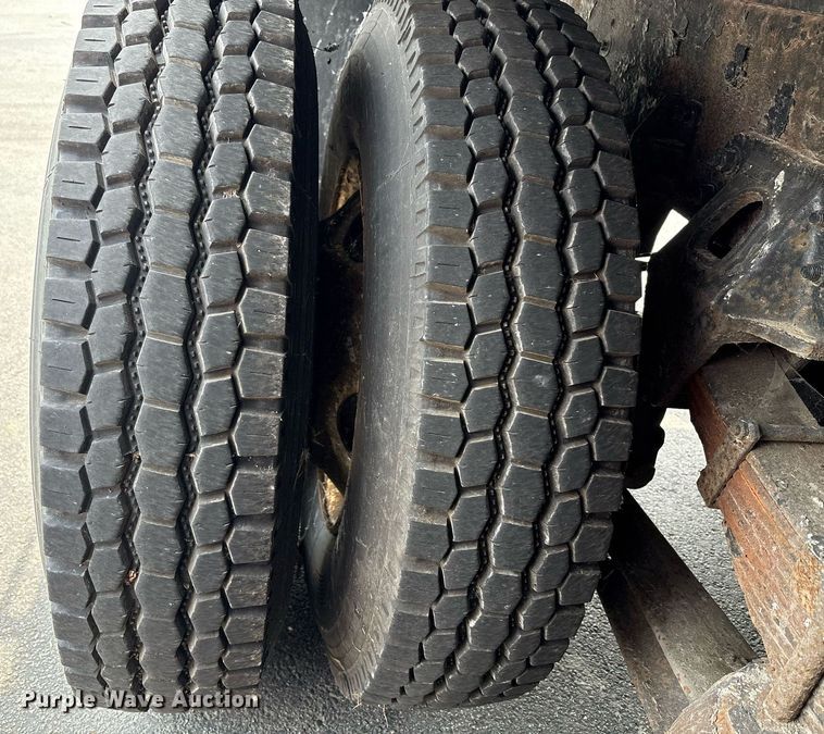 image for item EC4355 2000 GMC C8500 crane truck