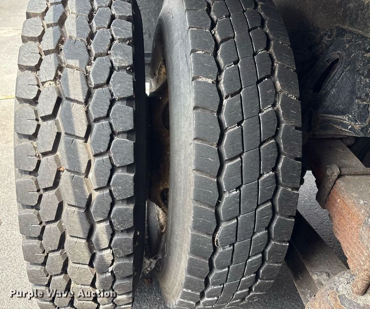 image for item EC4355 2000 GMC C8500 crane truck