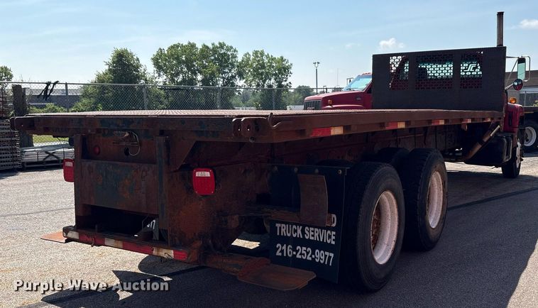 image for item EC4356 2002 GMC C8500 flatbed truck