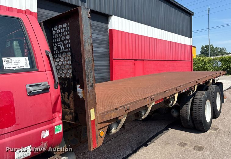 image for item EC4356 2002 GMC C8500 flatbed truck