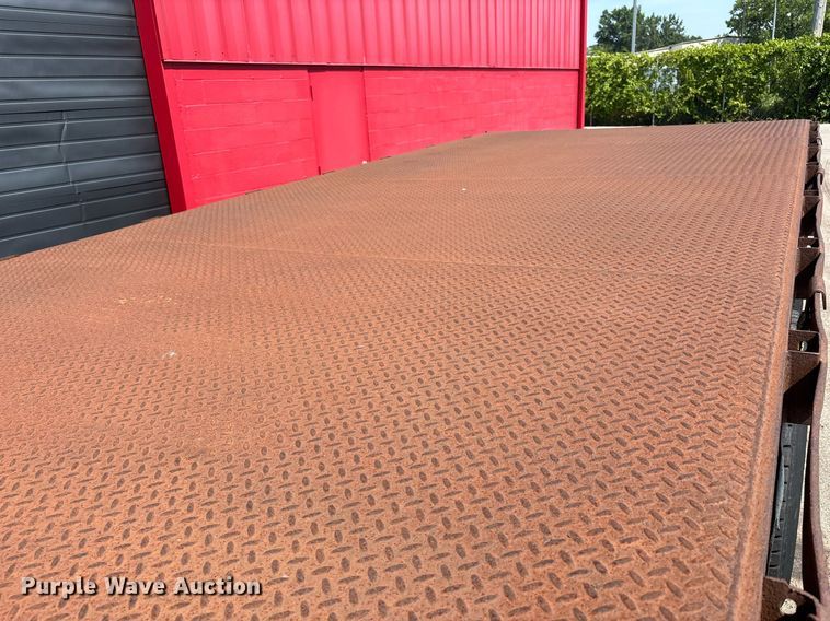 image for item EC4356 2002 GMC C8500 flatbed truck