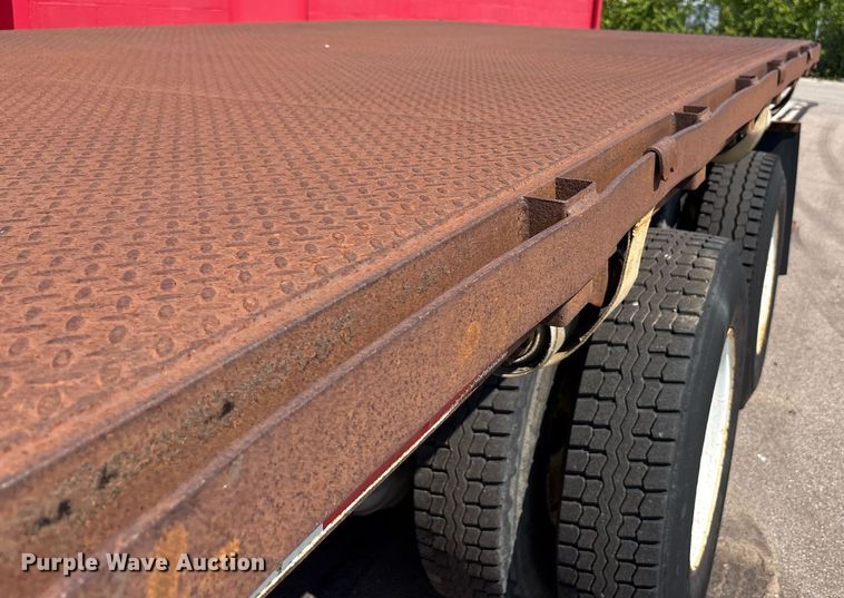 image for item EC4356 2002 GMC C8500 flatbed truck