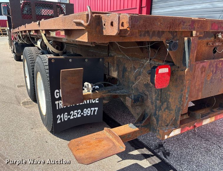 image for item EC4356 2002 GMC C8500 flatbed truck