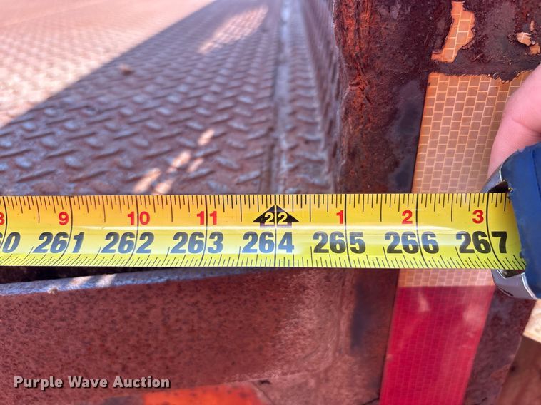 image for item EC4356 2002 GMC C8500 flatbed truck