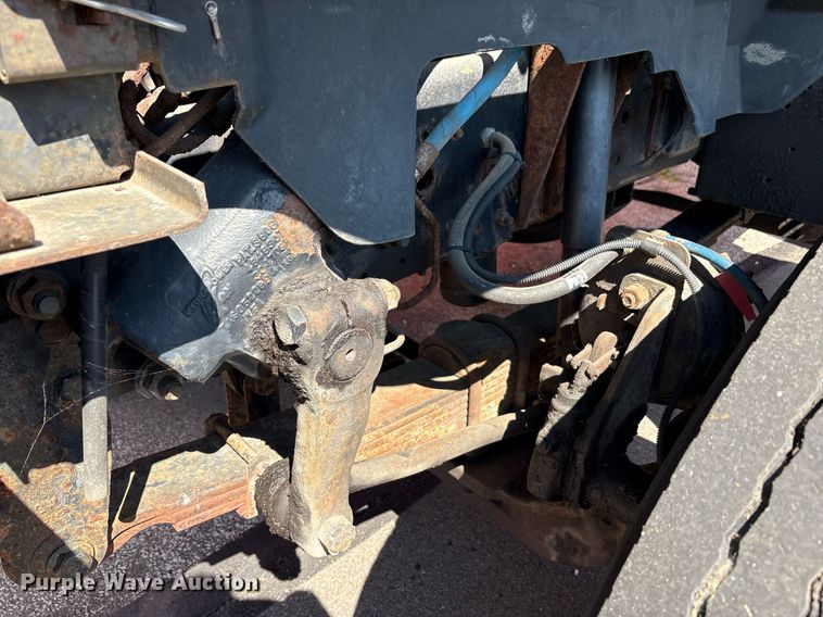 image for item EC4356 2002 GMC C8500 flatbed truck