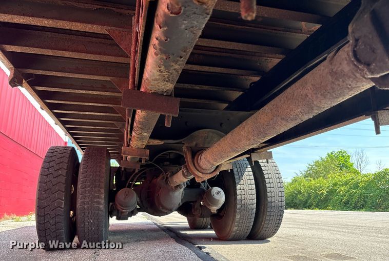 image for item EC4356 2002 GMC C8500 flatbed truck