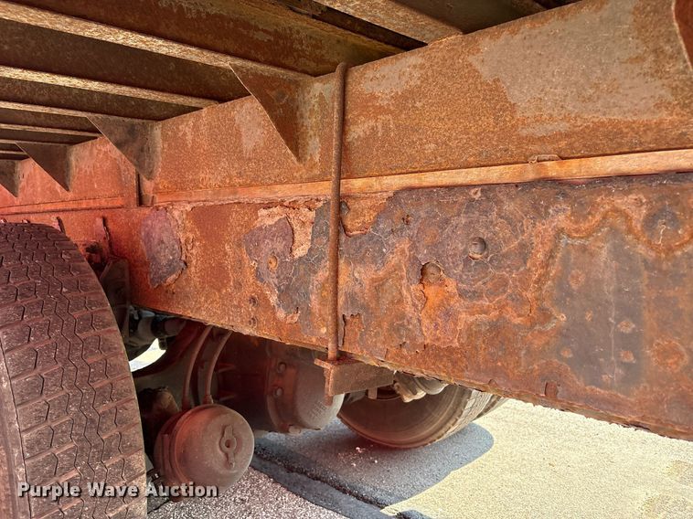 image for item EC4356 2002 GMC C8500 flatbed truck