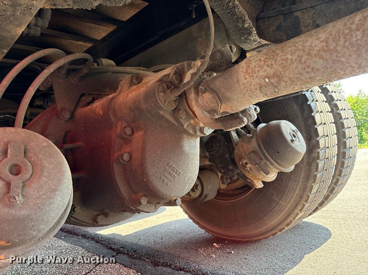 image for item EC4356 2002 GMC C8500 flatbed truck