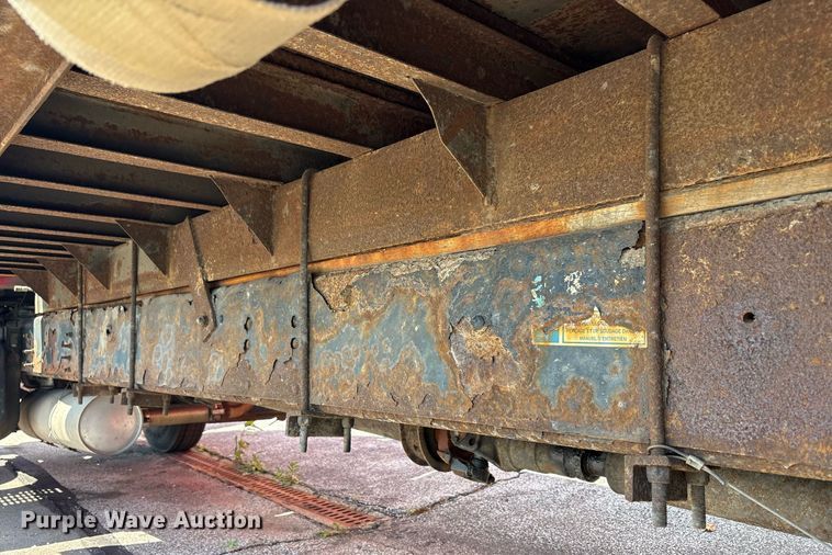 image for item EC4356 2002 GMC C8500 flatbed truck