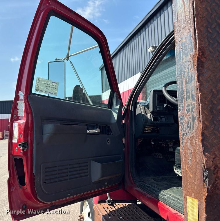 image for item EC4356 2002 GMC C8500 flatbed truck