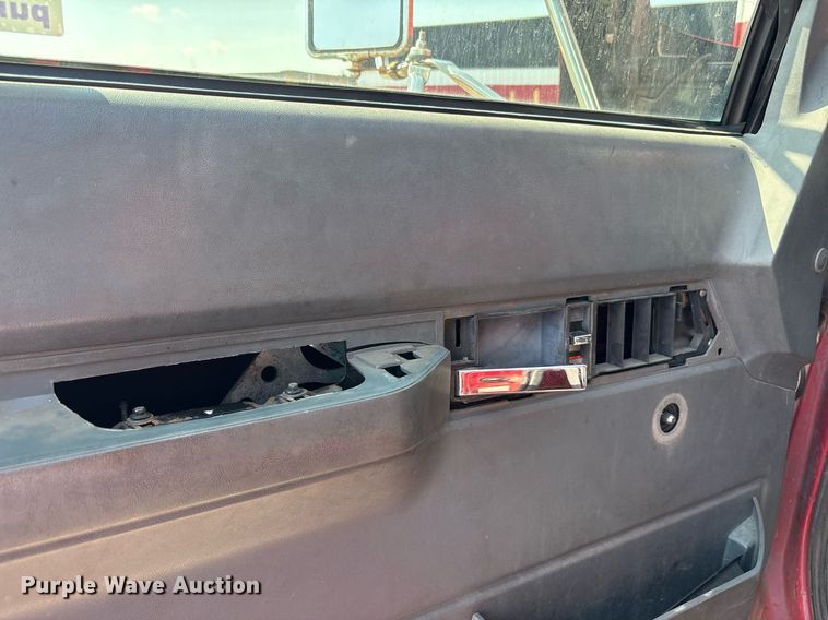 image for item EC4356 2002 GMC C8500 flatbed truck