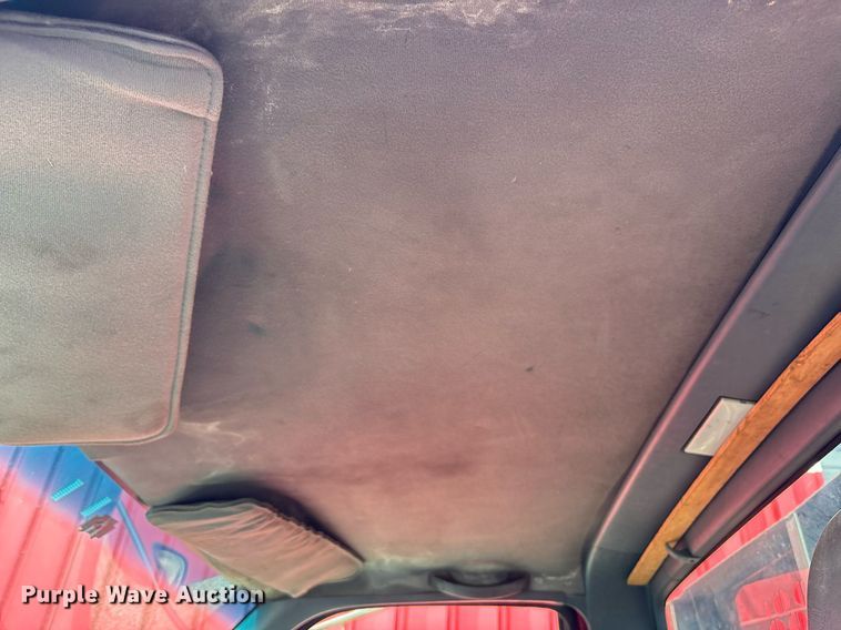 image for item EC4356 2002 GMC C8500 flatbed truck