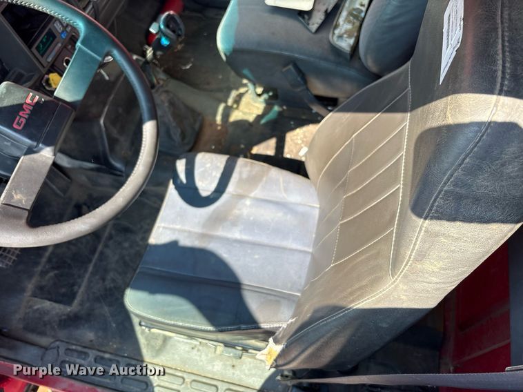 image for item EC4356 2002 GMC C8500 flatbed truck