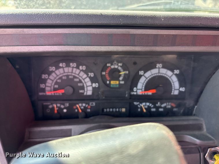 image for item EC4356 2002 GMC C8500 flatbed truck