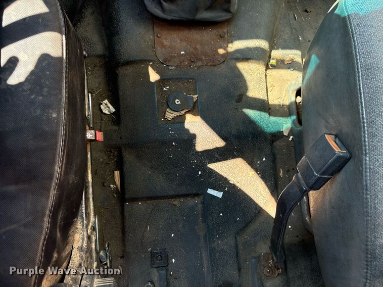 image for item EC4356 2002 GMC C8500 flatbed truck