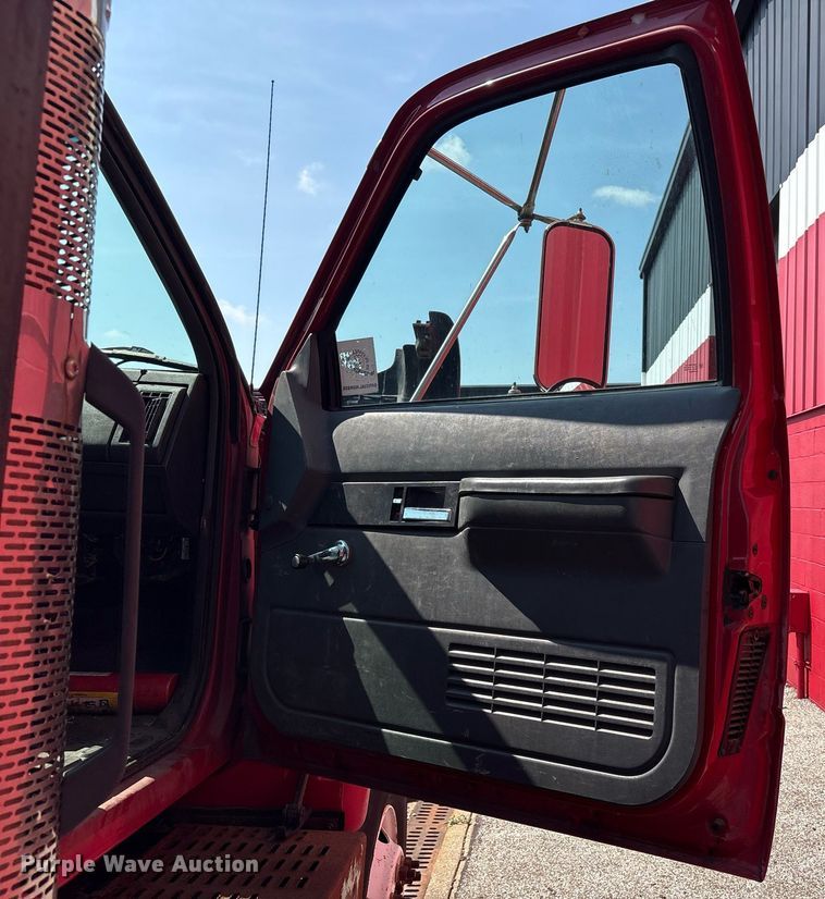 image for item EC4356 2002 GMC C8500 flatbed truck