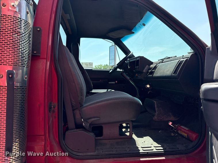 image for item EC4356 2002 GMC C8500 flatbed truck