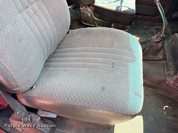 image for item EC4356 2002 GMC C8500 flatbed truck