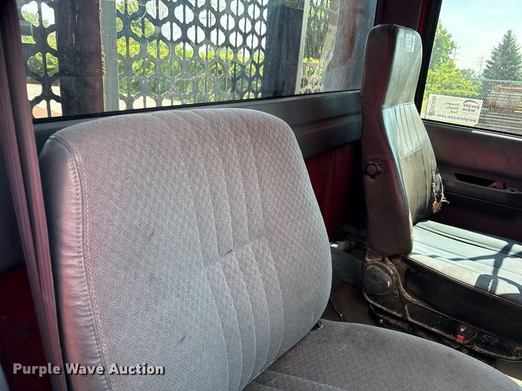 image for item EC4356 2002 GMC C8500 flatbed truck