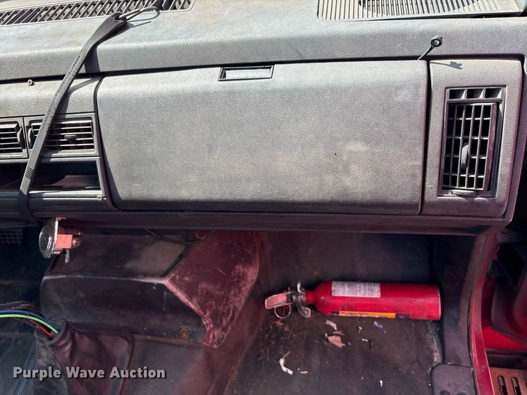 image for item EC4356 2002 GMC C8500 flatbed truck