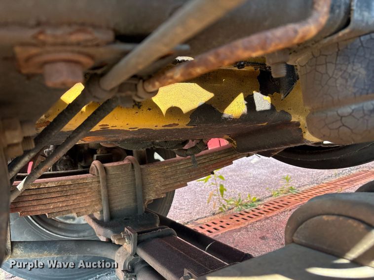 image for item EC4356 2002 GMC C8500 flatbed truck