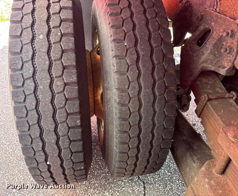 image for item EC4356 2002 GMC C8500 flatbed truck