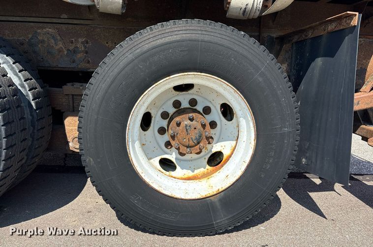 image for item EC4356 2002 GMC C8500 flatbed truck