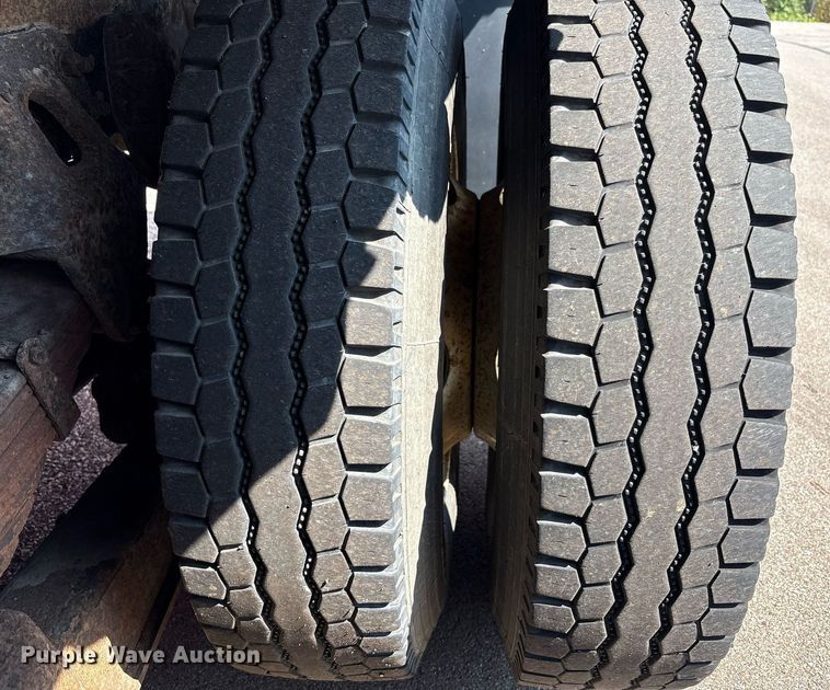 image for item EC4356 2002 GMC C8500 flatbed truck