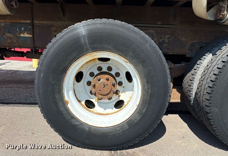 image for item EC4356 2002 GMC C8500 flatbed truck