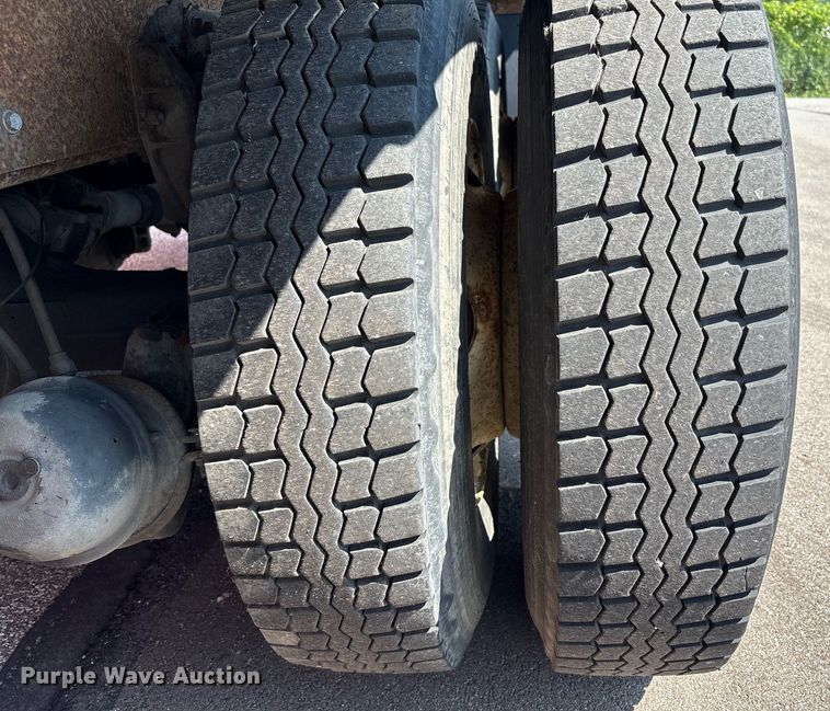 image for item EC4356 2002 GMC C8500 flatbed truck