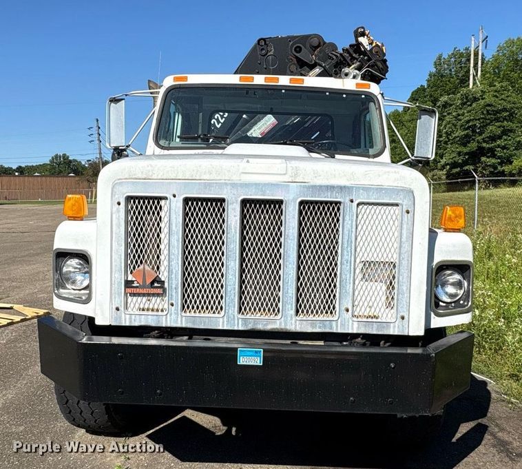 image for item EC4358 2001 International 2674 crane truck