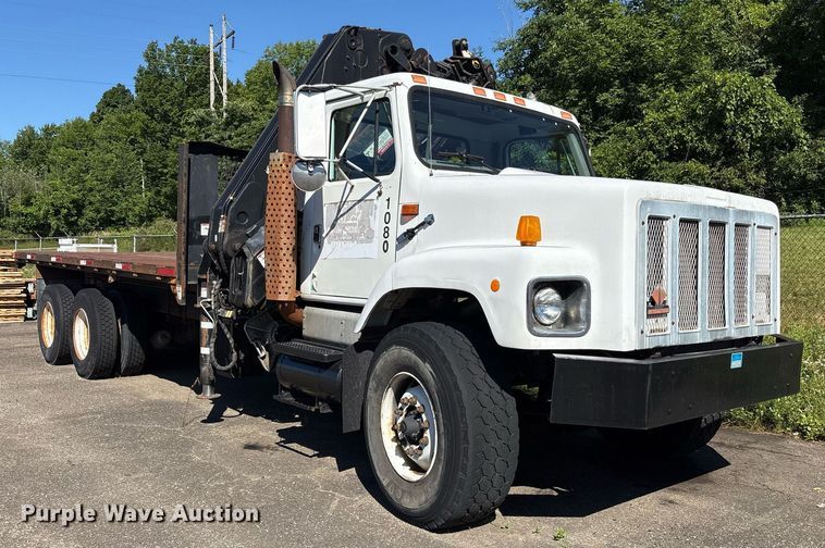 image for item EC4358 2001 International 2674 crane truck