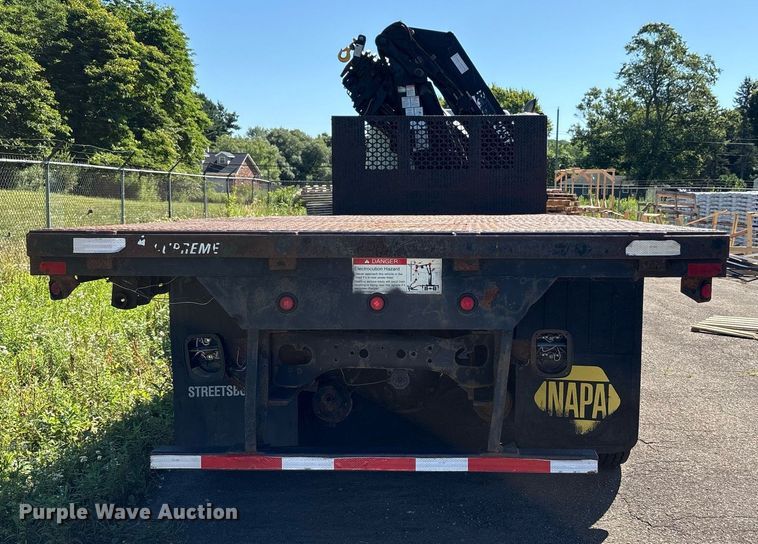 image for item EC4358 2001 International 2674 crane truck