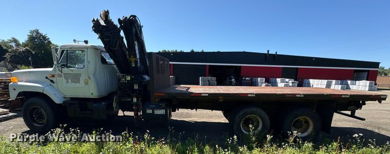 image for item EC4358 2001 International 2674 crane truck