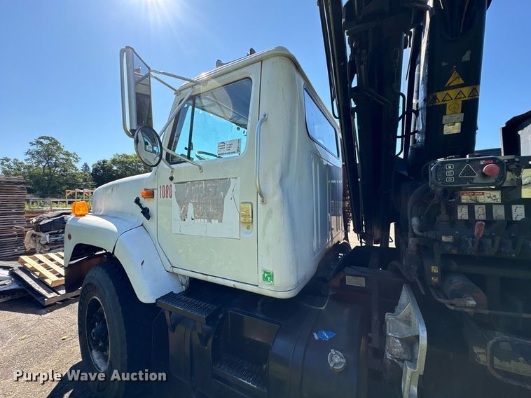 image for item EC4358 2001 International 2674 crane truck