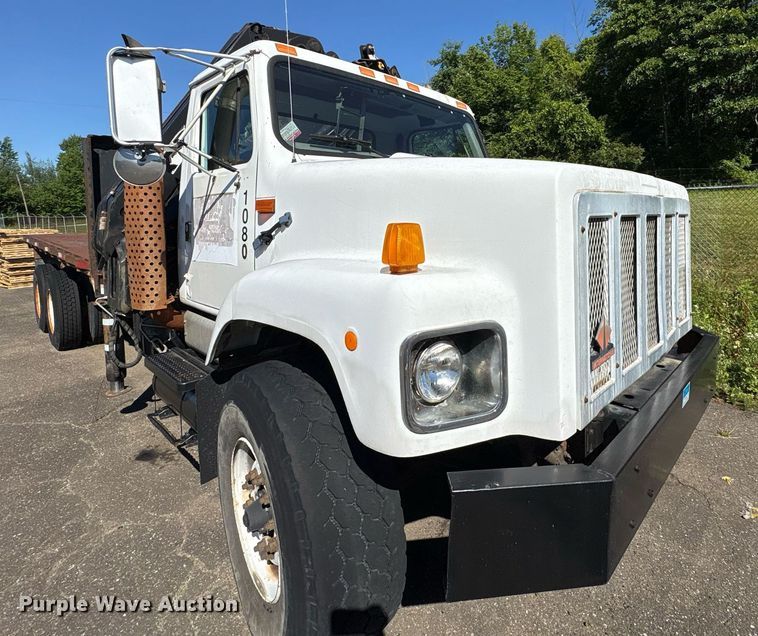 image for item EC4358 2001 International 2674 crane truck