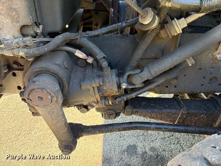 image for item EC4358 2001 International 2674 crane truck