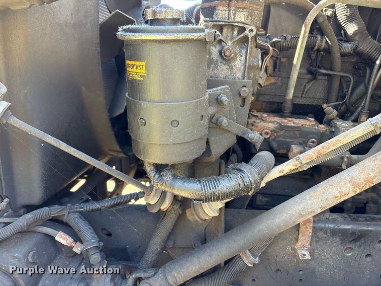 image for item EC4358 2001 International 2674 crane truck