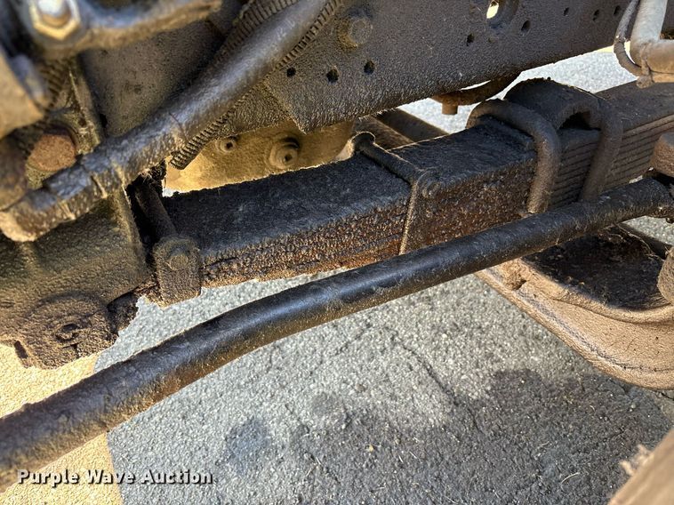 image for item EC4358 2001 International 2674 crane truck