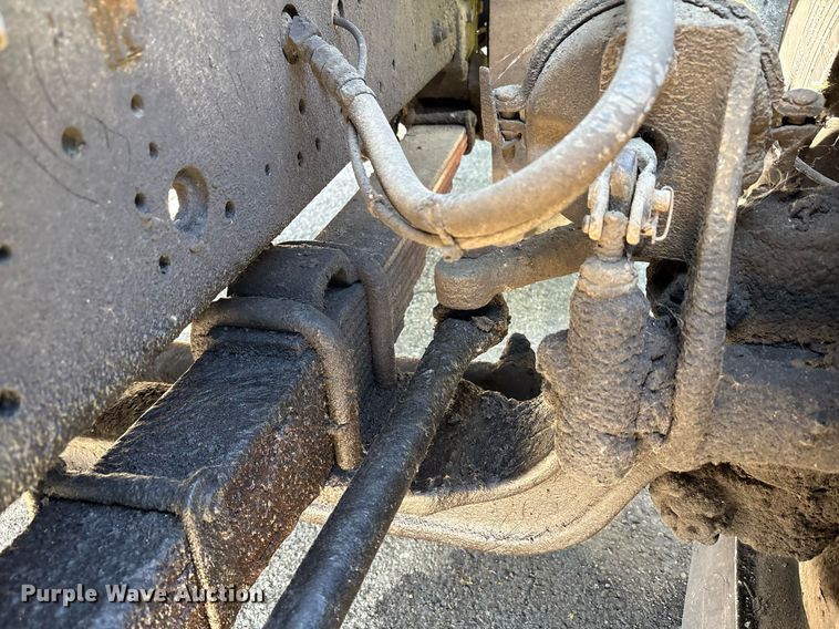 image for item EC4358 2001 International 2674 crane truck