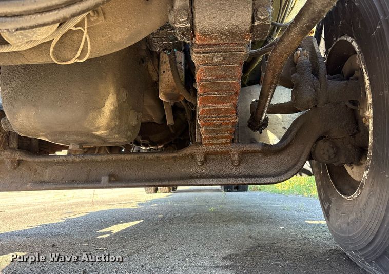 image for item EC4358 2001 International 2674 crane truck