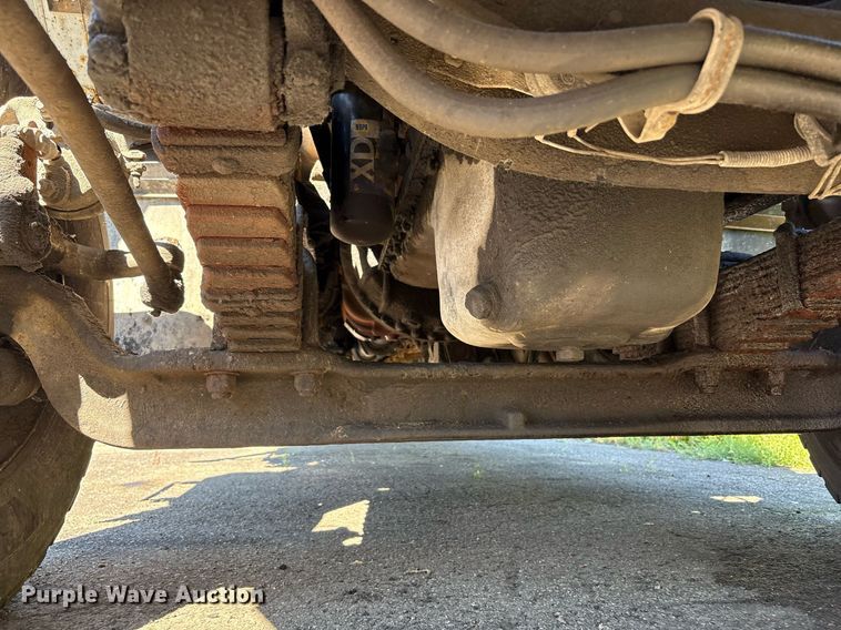 image for item EC4358 2001 International 2674 crane truck