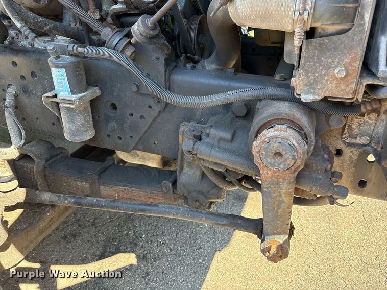 image for item EC4358 2001 International 2674 crane truck