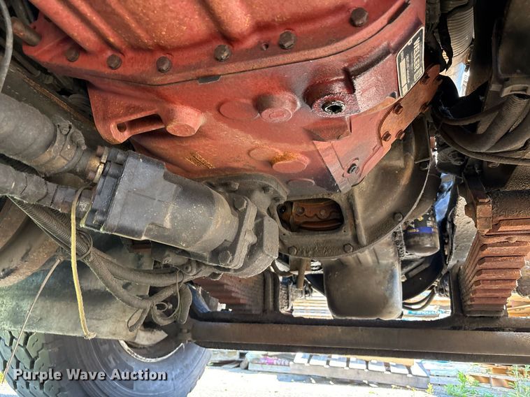 image for item EC4358 2001 International 2674 crane truck