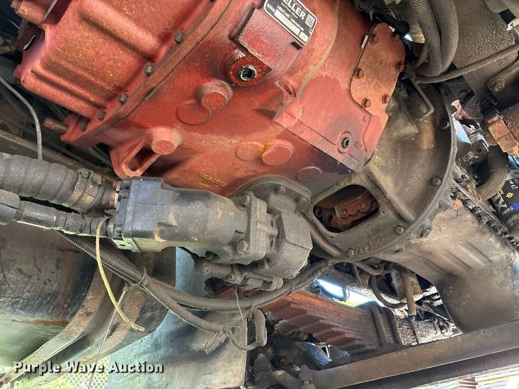 image for item EC4358 2001 International 2674 crane truck