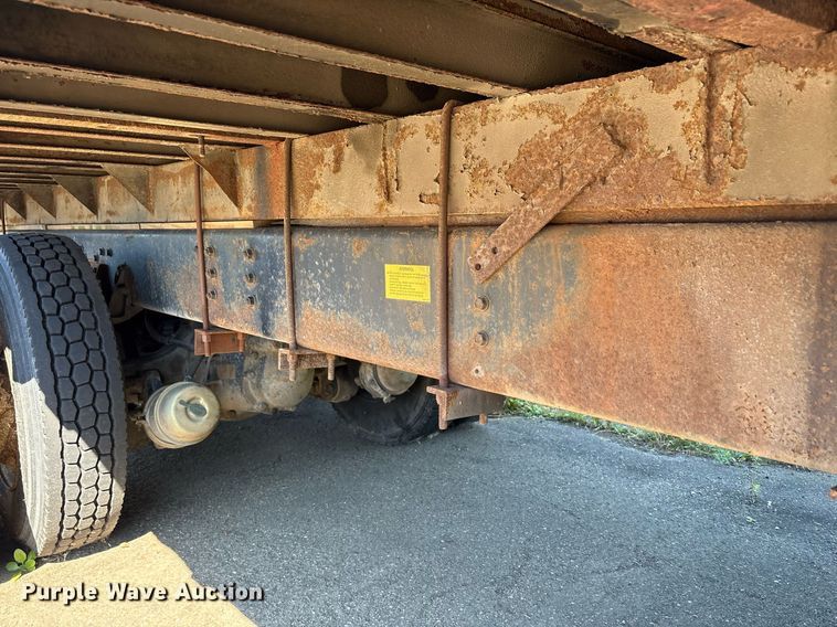 image for item EC4358 2001 International 2674 crane truck